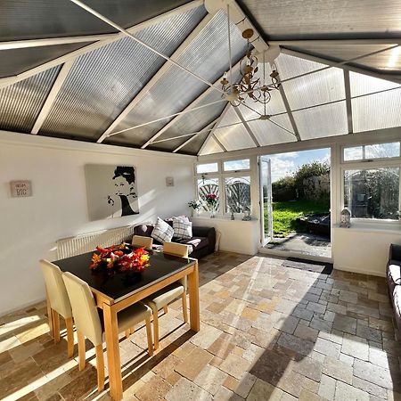 2 Bedroom Holiday Home In The Heart Of West Wales Сент-Кліарз Екстер'єр фото