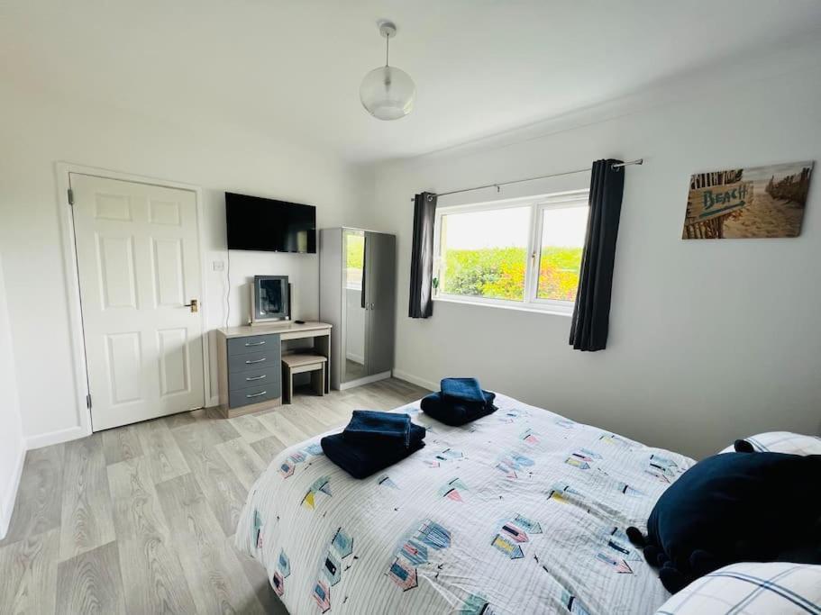 2 Bedroom Holiday Home In The Heart Of West Wales Сент-Кліарз Екстер'єр фото