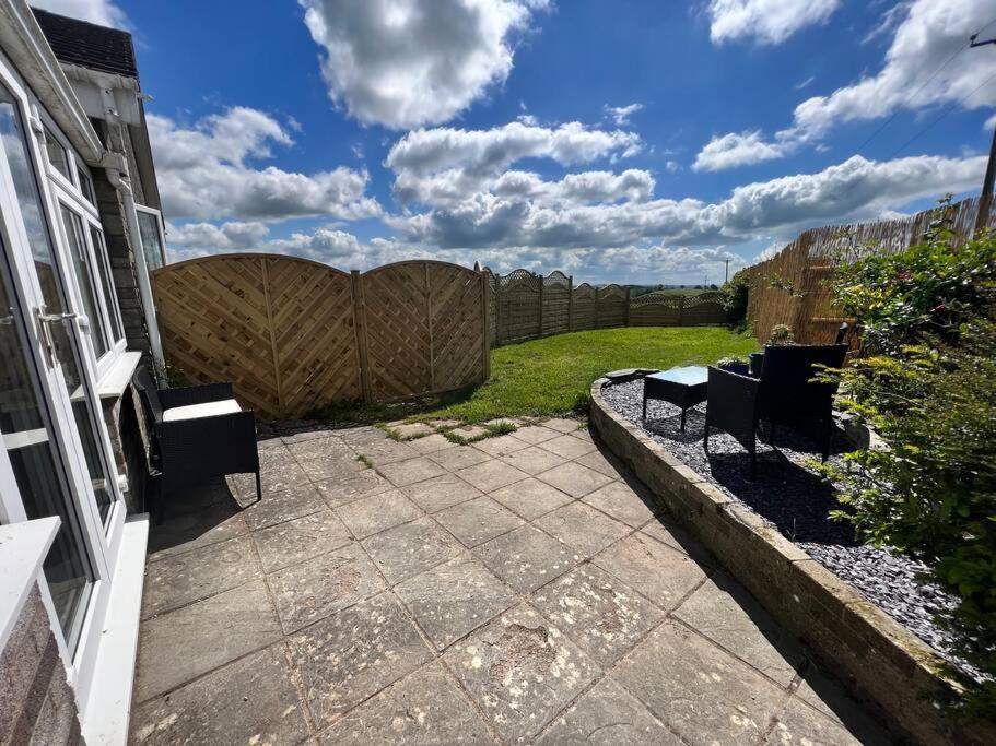 2 Bedroom Holiday Home In The Heart Of West Wales Сент-Кліарз Екстер'єр фото
