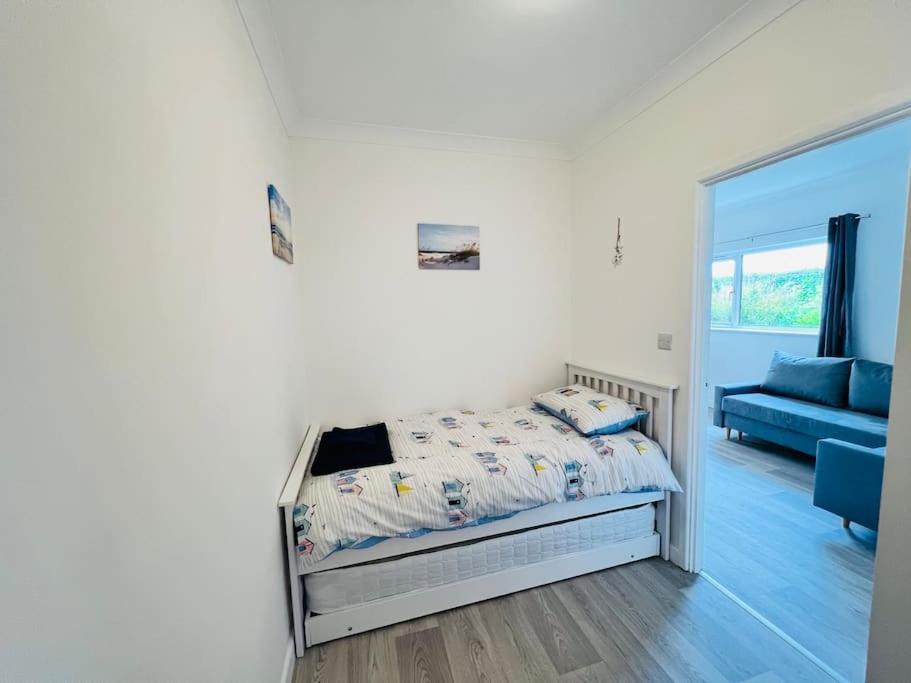 2 Bedroom Holiday Home In The Heart Of West Wales Сент-Кліарз Екстер'єр фото