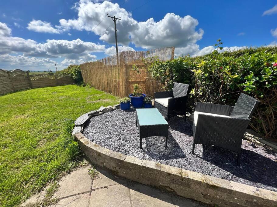 2 Bedroom Holiday Home In The Heart Of West Wales Сент-Кліарз Екстер'єр фото