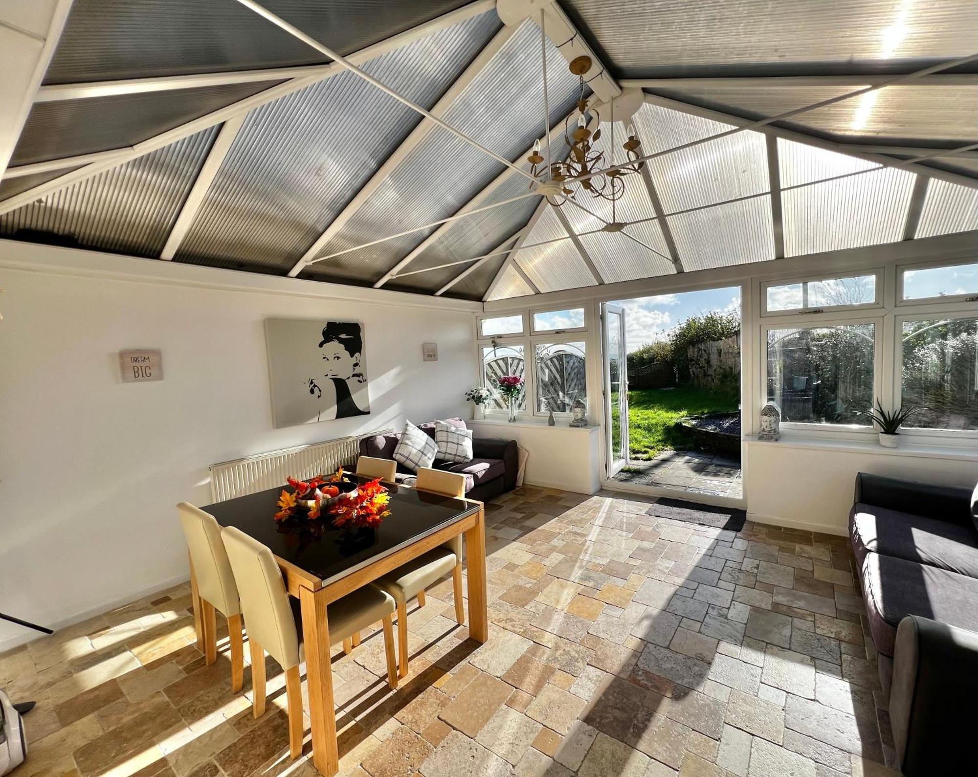 2 Bedroom Holiday Home In The Heart Of West Wales Сент-Кліарз Екстер'єр фото
